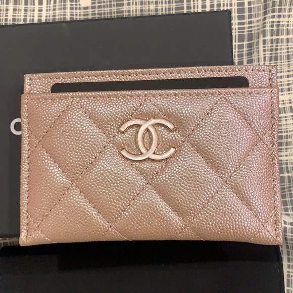 Authentic Chanel iridescent beige pearl cc holder - Picture 2 of 9